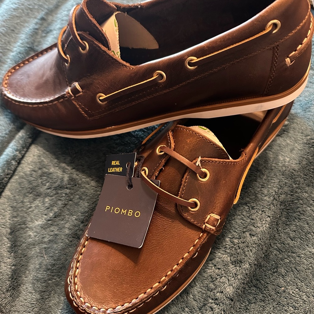 Piombo Men's Chestnut Brown Leather Boat Shoes with Gold Eyelets